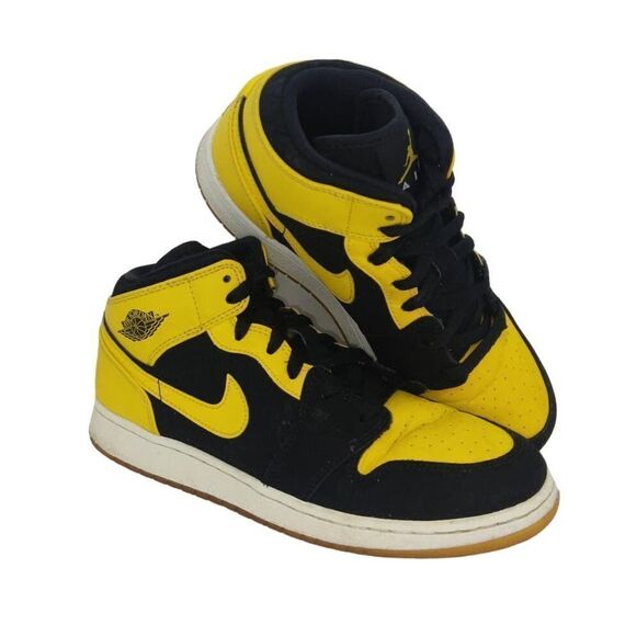 Nike Other - Nike Air Jordan "New Love" Boys Pre-owned Yellow & Black Sneakers - sz. 6 1/2Y